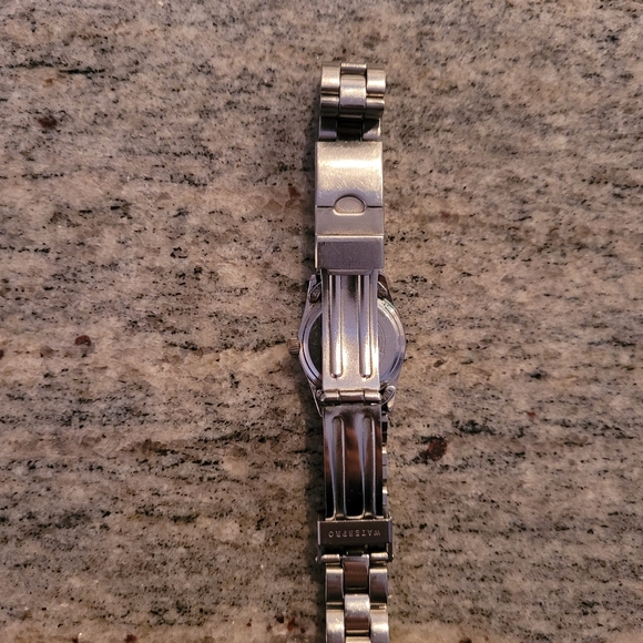 GUESS Watch - Picture 5 of 5